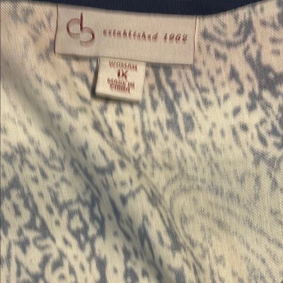 Chic Blue and Cream Women's Blouse - Picture 7 of 8